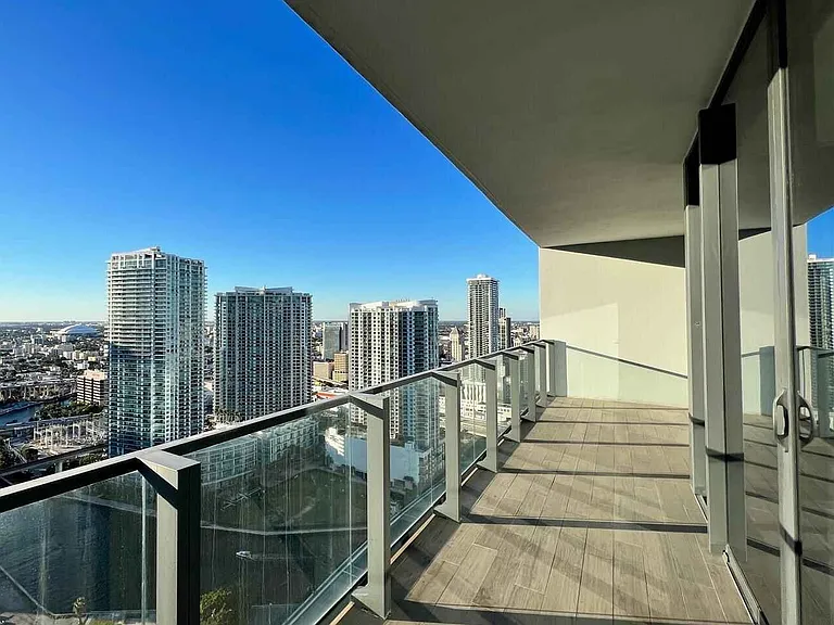 68 SE 6th St #8 — Photo 5
