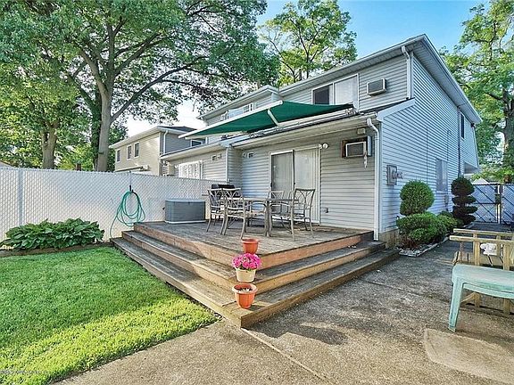 3rd image of 232 Hunter Ave
