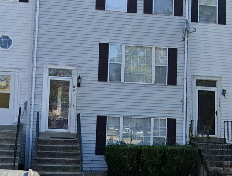695 Mount Lubentia Ct W — Photo 1