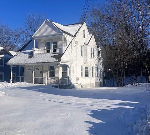 3rd image of 122 Vineyard Ave #2