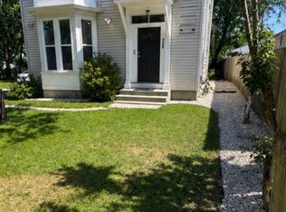 126 Washington St #1, Warwick, RI 02888