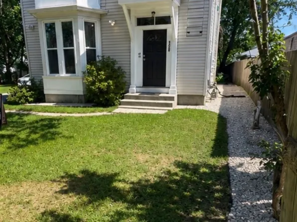 126 Washington St #1, Warwick, RI 02888