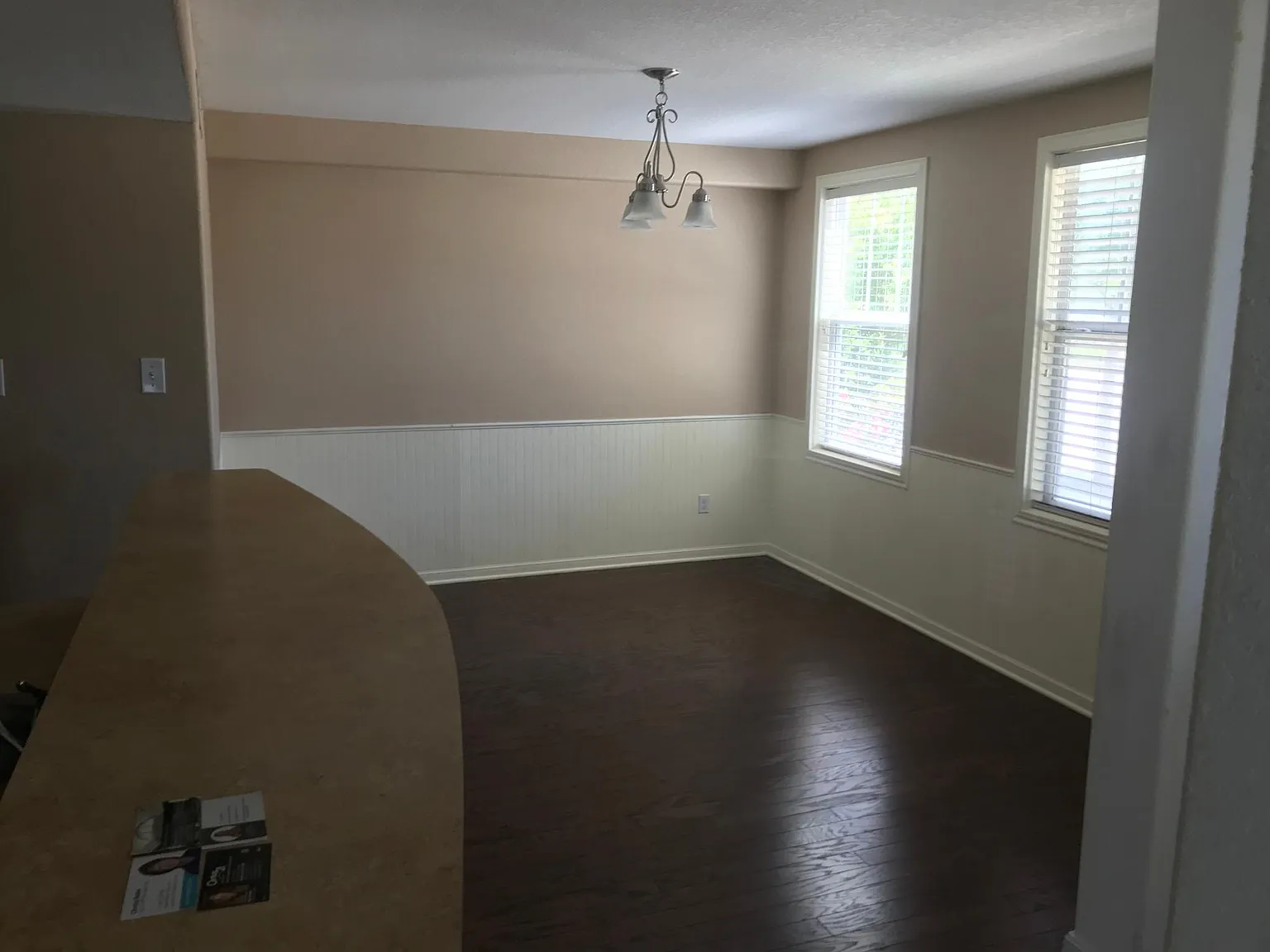 3 bed, 1.5 bath, 1200 sqft, $1,400 — Photo 2