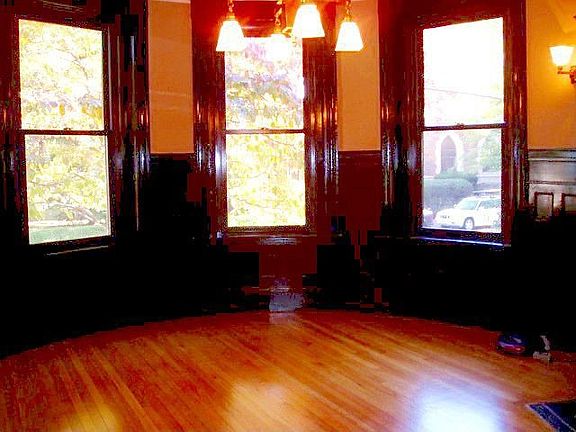 Bay window diningroom