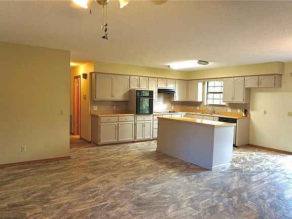 3rd image of 13 Sunart Ln