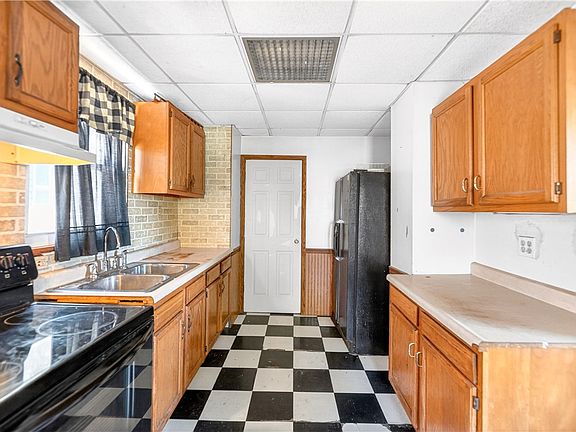 11th image of 335 Taylor Ave
