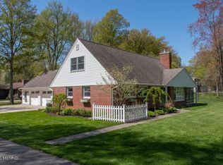 21687 Shiawassee Dr, Cassopolis, MI 49031