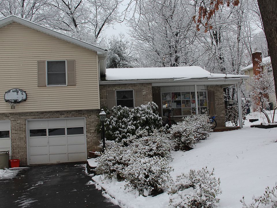 2nd image of 556 Lanceshire Ln #2