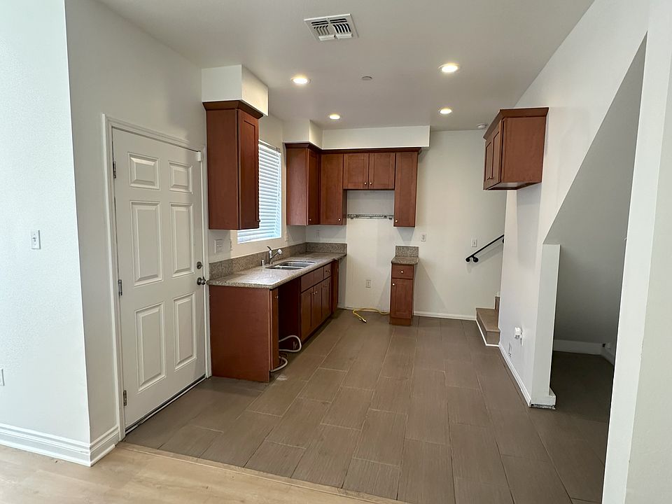 1st image of 9245 Burnet Ave APT 4