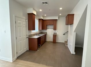 9245 Burnet Ave APT 4, North Hills, CA 91343