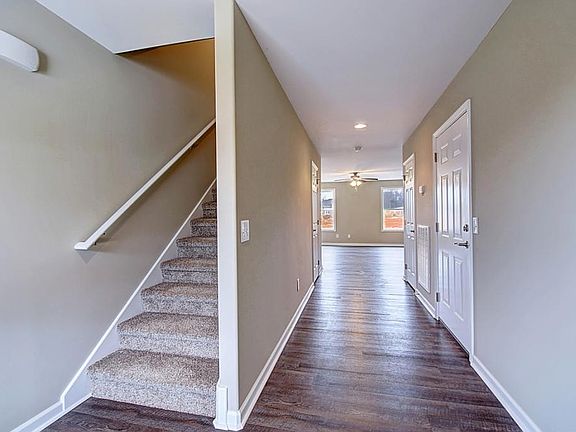 3rd image of 471 Manchester Pl #473