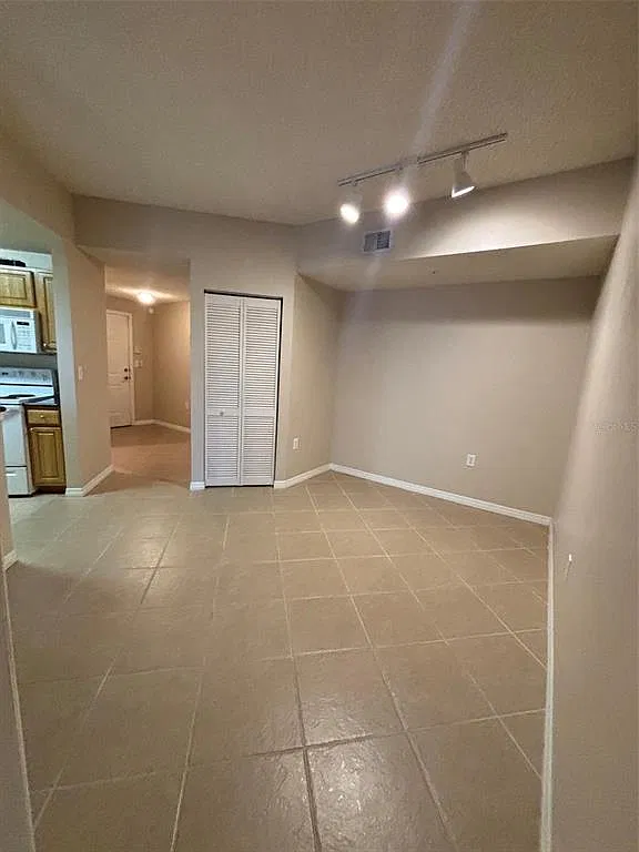 2 bed, 2.0 bath, 1241 sqft, $1,600 — Photo 2