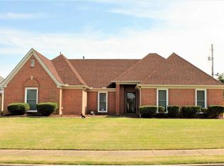 7477 Red River Dr, Memphis, TN 38125