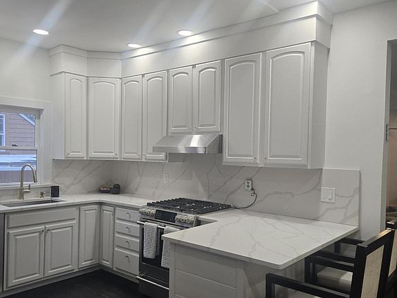 4th image of 486 W Lincoln Ave