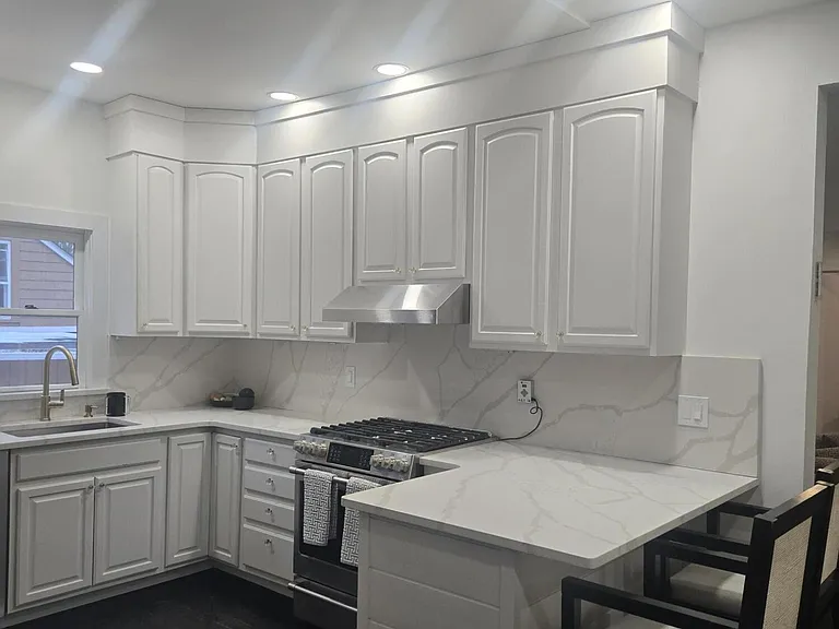 486 W Lincoln Ave — Photo 4