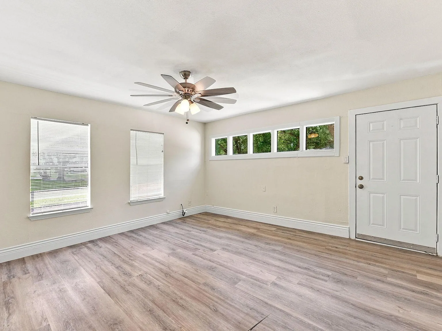 3 bed, 2.0 bath, 1503 sqft, $1,900 — Photo 4