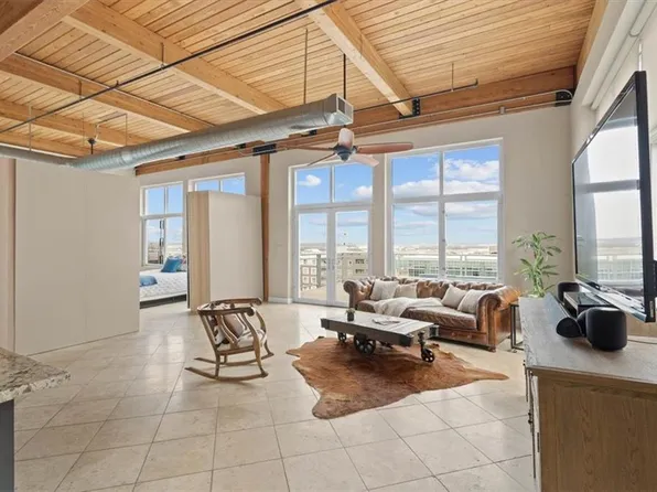 210 W 5th St APT 401, Kansas City, MO 64105