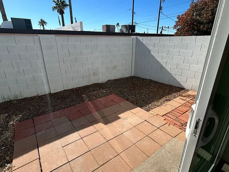 1716 E Ocotillo Rd — Photo 5