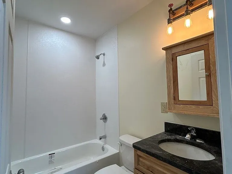 2103 Kossuth St — Photo 8