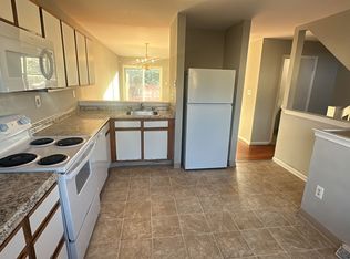 12 Auckland Dr, Newark, DE 19702