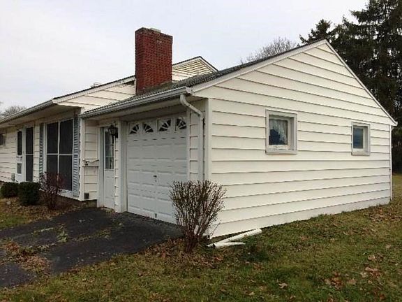 3rd image of 102 William Ln