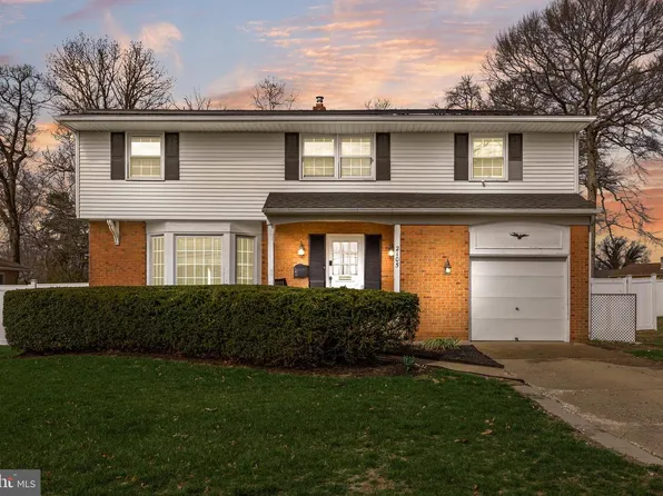 2105 Chestnut Hill Dr, Cinnaminson, NJ 08077