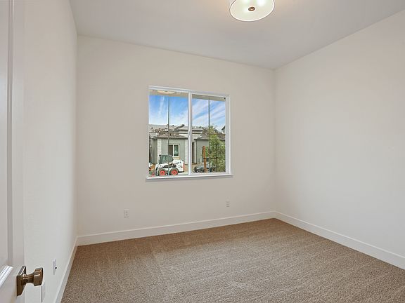5th image of 2288 Paramount Ln
