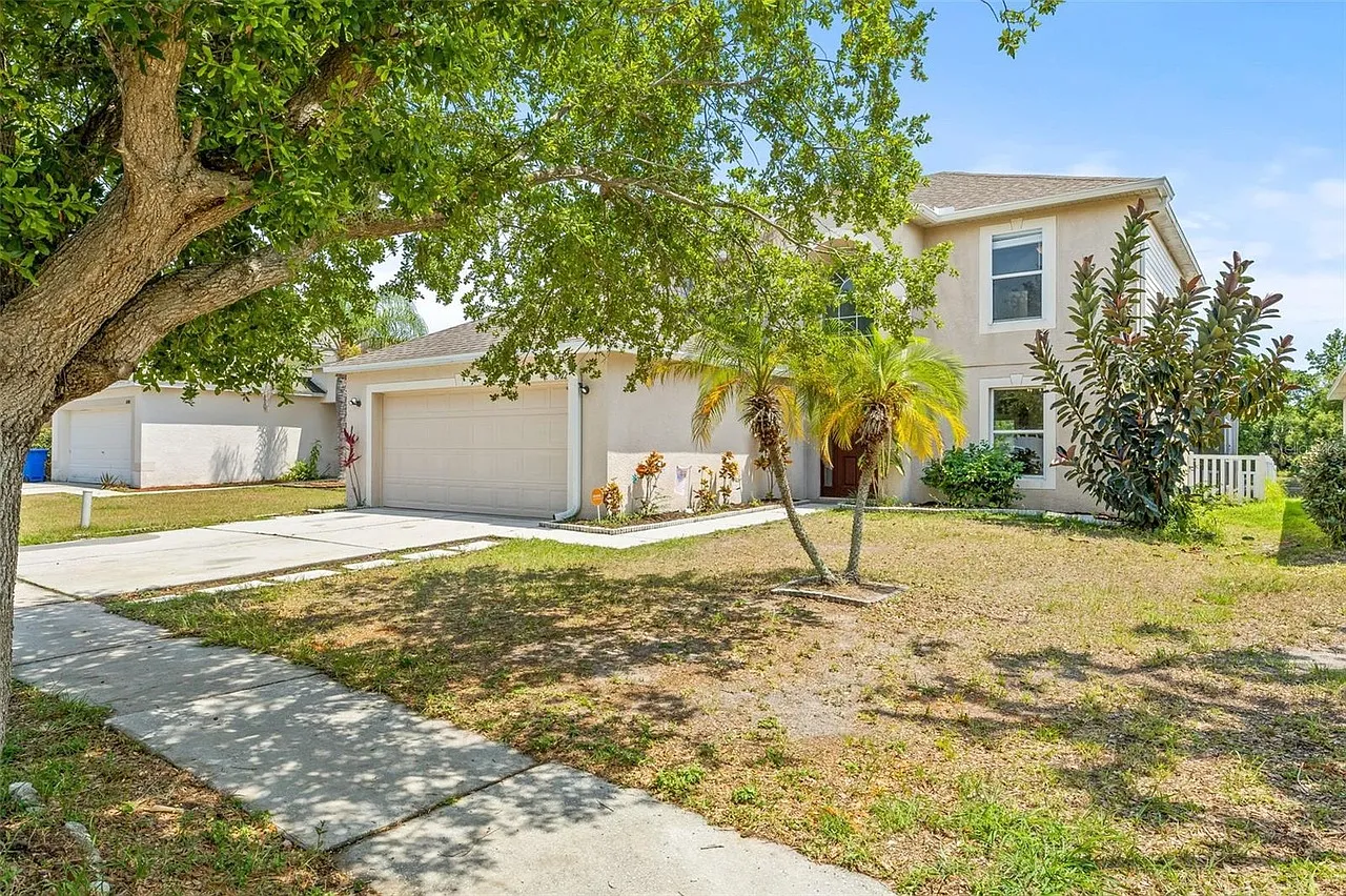 4 bed, 2.5 bath, 2222 sqft, $3,400 — Photo 2