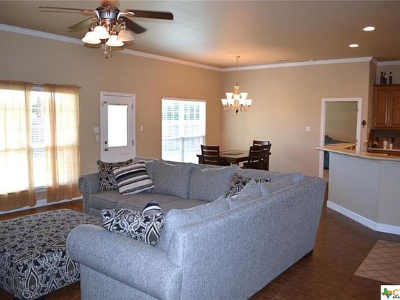 3rd image of 605 Arbor Cv