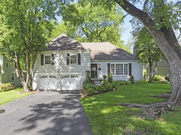 7626 Chadwick St, Prairie Village, KS 66208