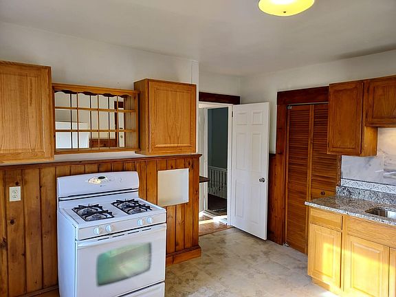 3rd image of 14 Summer Ave #2R
