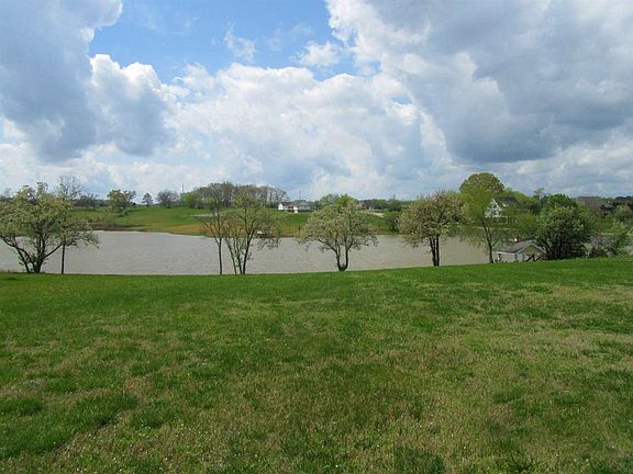 3rd image of 104 Duck Pond Dr