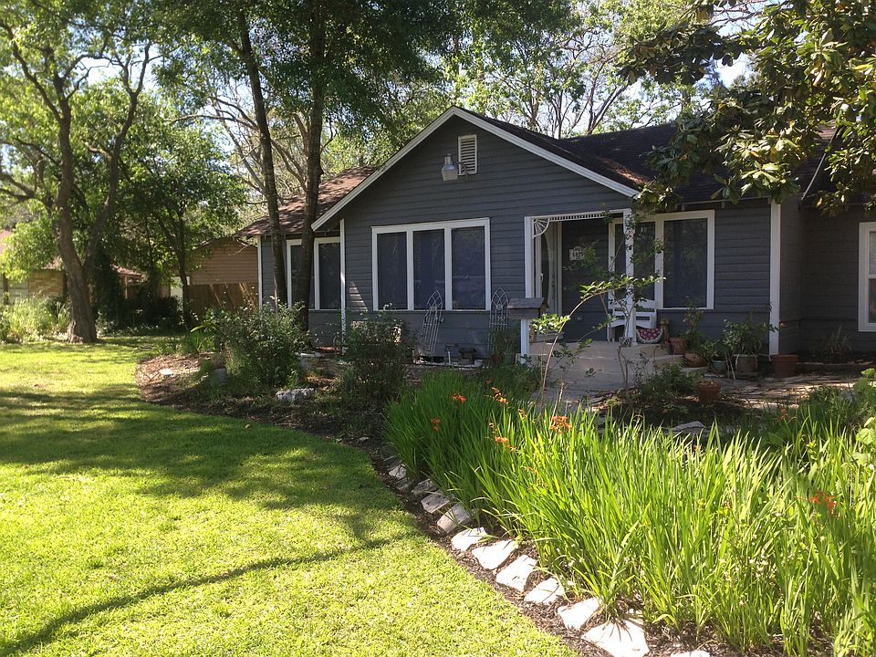 Beautifully landscaped 