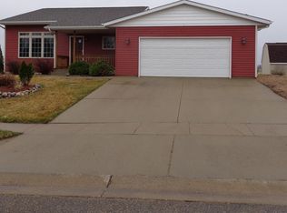 402 Genesis Ave, Marshall, MN 56258