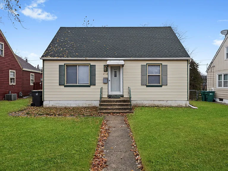 2512 Salem Blvd — Photo 1