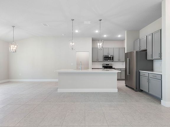 4th image of 8 Waywood Pl