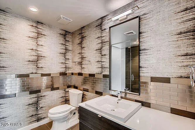 100 W Portland St #408 — Photo 9