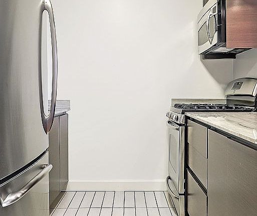 3rd image of 235 W 48th St APT 31A