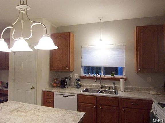 5th image of 3129 Crystal Lake Dr
