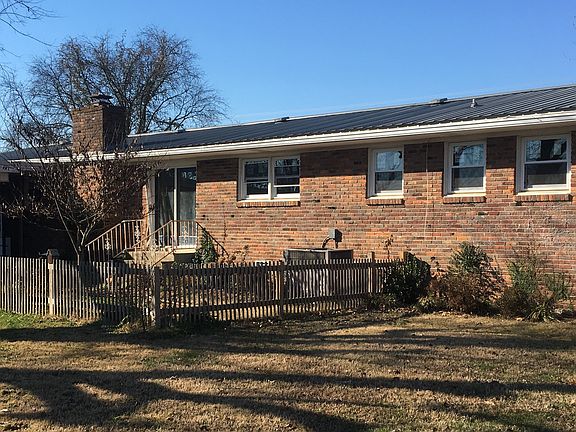Fenced patio area w/ grass 