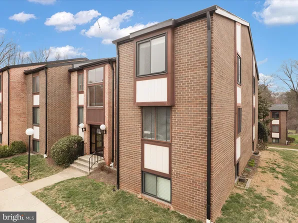 3111 Buccaneer Ct APT 202, Fairfax, VA 22031