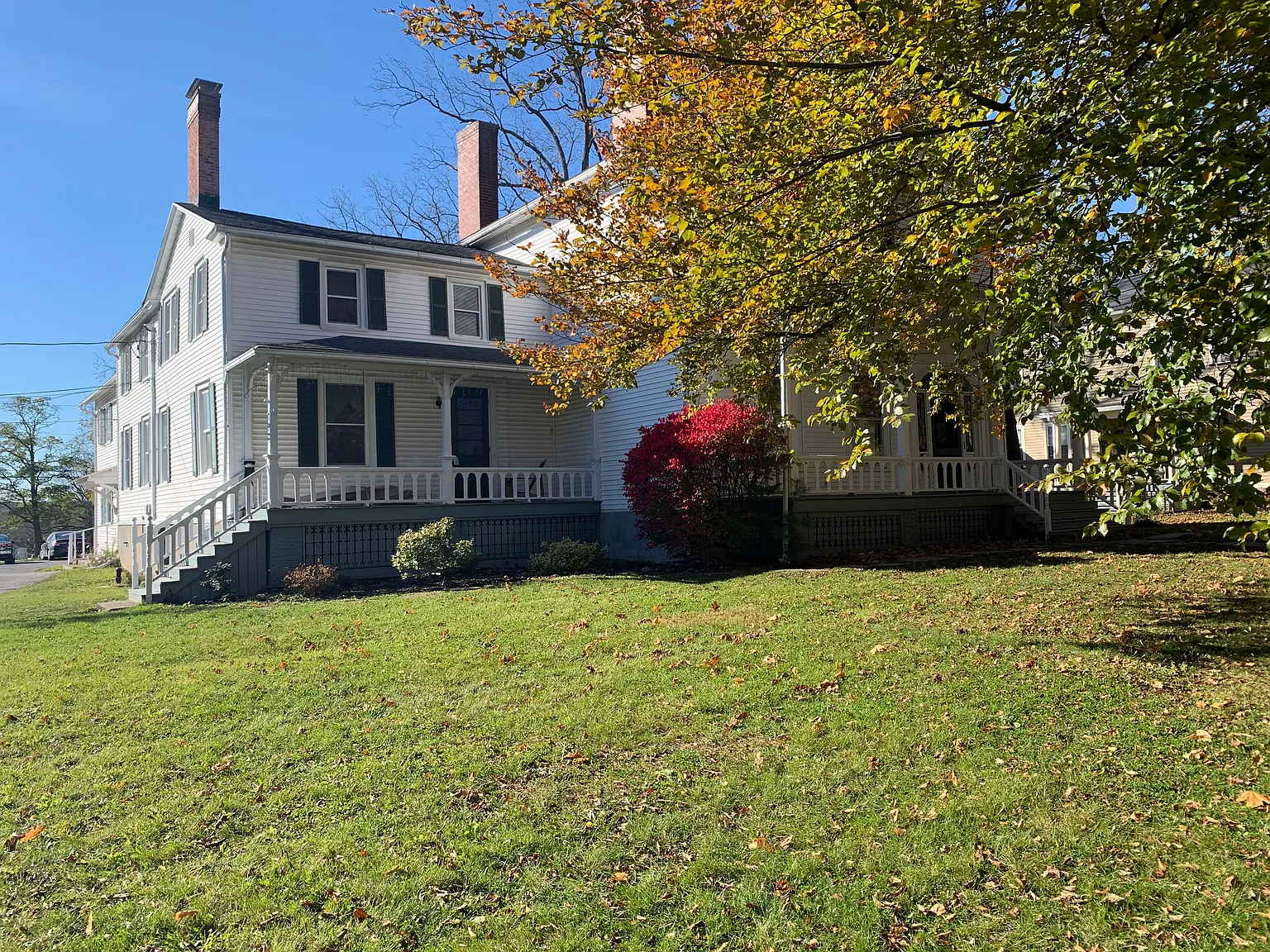 3 bed, 1.5 bath, $2,222 — Photo 1