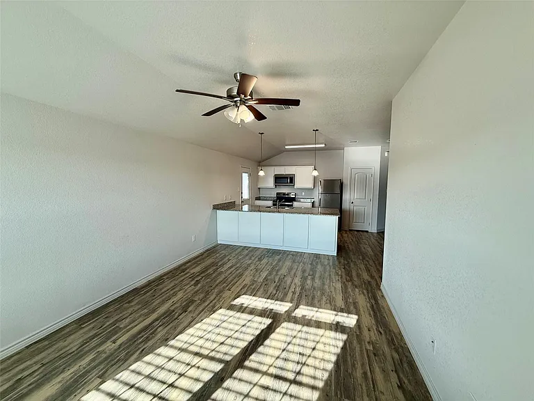 209 Dolphin Dr #B — Photo 7