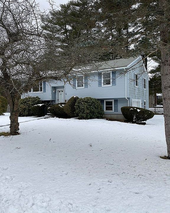 1st image of 8 Oak Dr