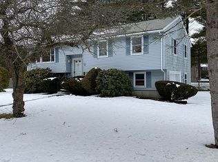 8 Oak Dr, Plainville, MA 02762
