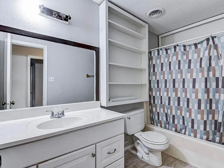 424 Fisher St — Photo 4