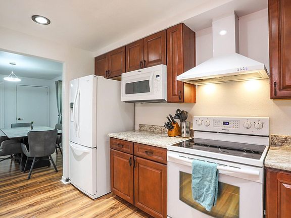 Kitchen+ dining room #2