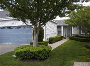 528 Highland Ct, Moriches, NY 11955