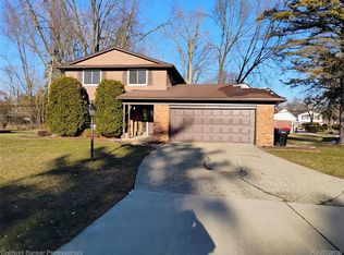 20240 Wildhern St, Southfield, MI 48076