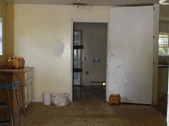 5th image of 8009 Stark Ave
